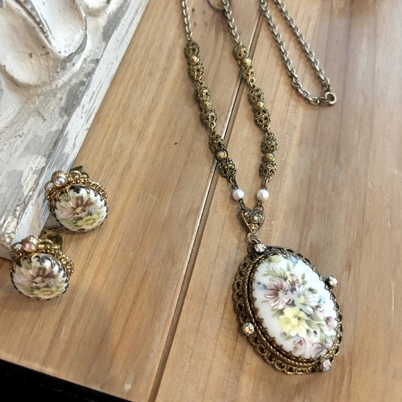 Vintage West Germany Necklace & Earrings Set. Stamped. Porcelain.  Floral Cameo - Picture 9 of 12